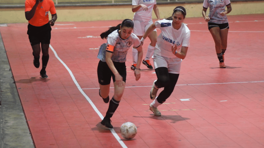 La UNPHU gana en futsal femenino y se afianza líder en la tabla de posiciones